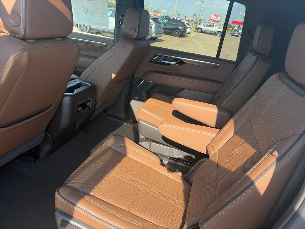 New 2026 Chevrolet Suburban High Country AWD/4WD image 11