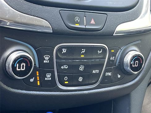Used 2023 Chevrolet Equinox LT FWD image 17