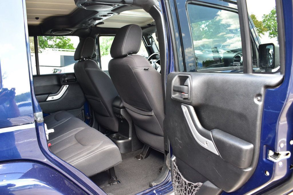 Used 2013 Jeep Wrangler Unlimited Rubicon w/ Connectivity Group AWD/4WD image 37