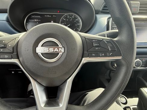 Used 2025 Nissan Versa SV image 18