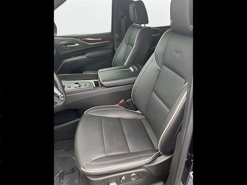 Used 2021 Cadillac Escalade Premium Luxury AWD/4WD image 11