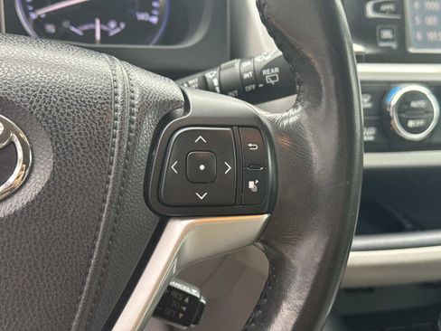 Used 2014 Toyota Highlander Limited image 32