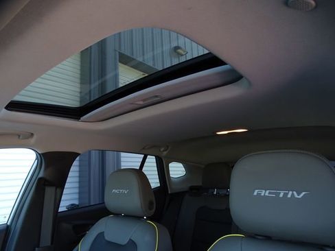 Used 2024 Chevrolet Trax ACTIV w/ Sunroof Package image 24