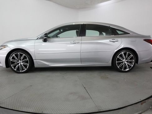 Used 2019 Toyota Avalon XSE w/ All Weather Liner Package FWD image 4