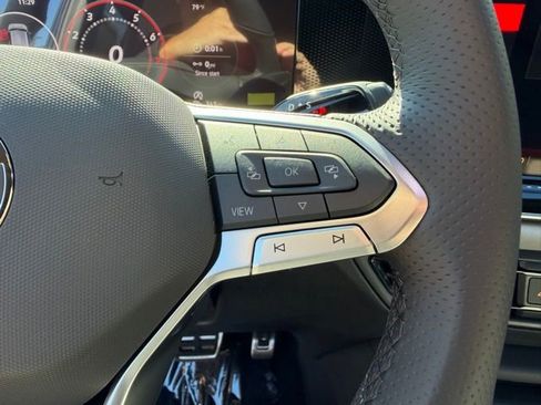 New 2026 Volkswagen Tiguan SE R-Line FWD image 19