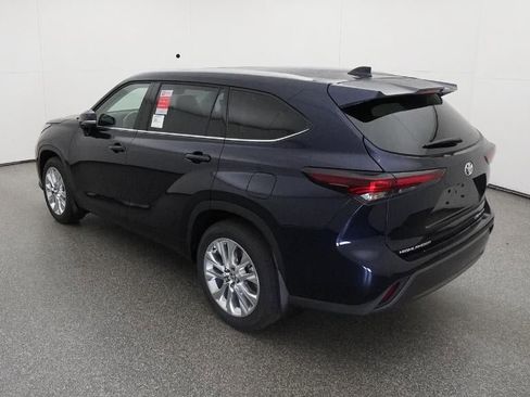 New 2026 Toyota Highlander Limited image 5