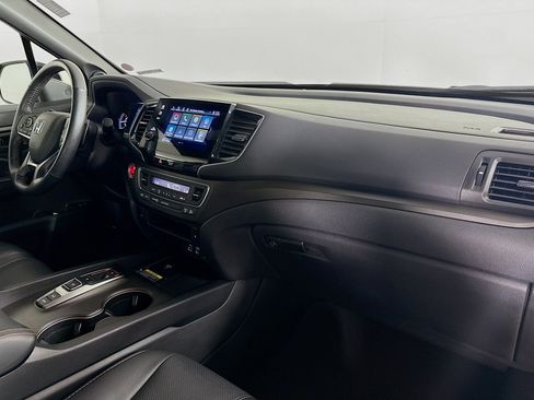 Certified 2025 Honda Passport TrailSport image 37