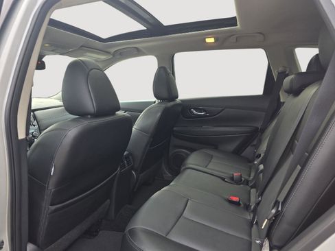 Used 2017 Nissan Rogue SL w/ SL Premium Package image 15