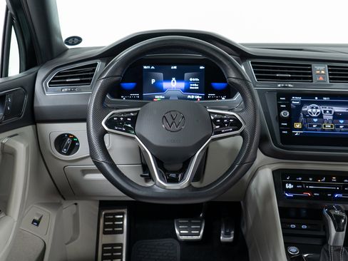 Used 2022 Volkswagen Tiguan SE R-Line image 17