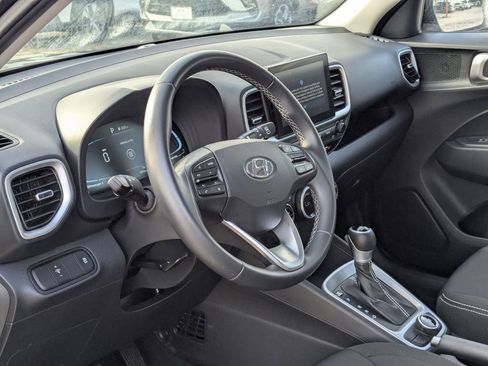 Used 2025 Hyundai Venue SEL FWD image 11