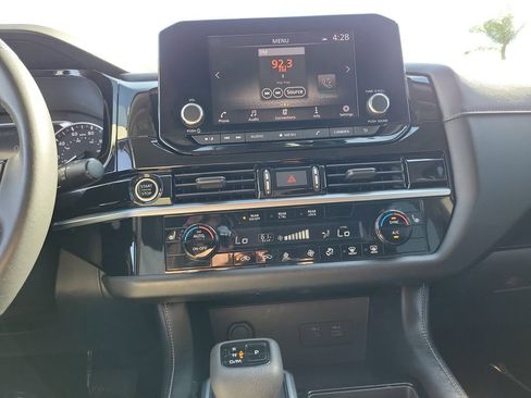 Used 2022 Nissan Pathfinder SV FWD image 15