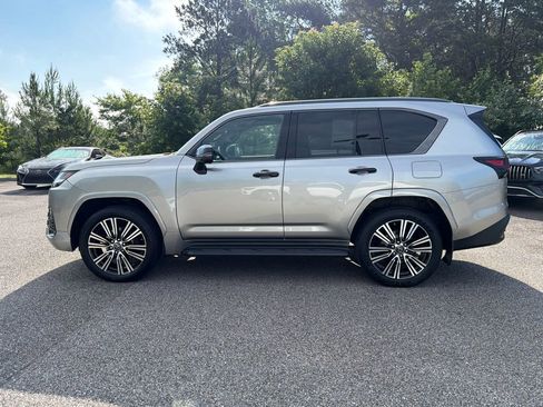 Used 2023 Lexus LX 600 4WD w/ Appearance Package image 11