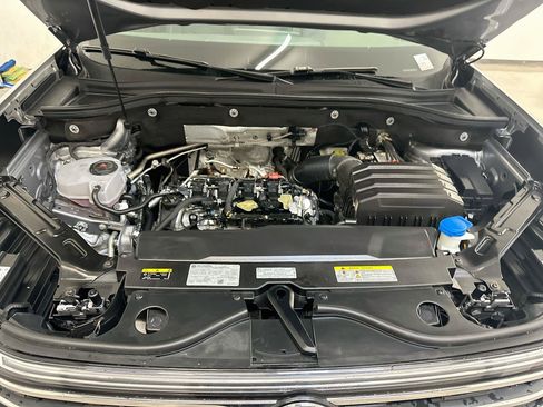 Used 2025 Volkswagen Atlas SE AWD/4WD image 36