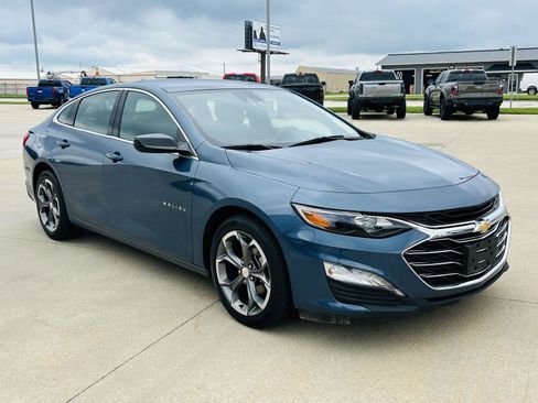 Used 2024 Chevrolet Malibu LT FWD image 2