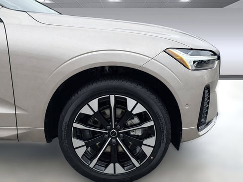 Used 2026 Volvo XC60 B5 Plus w/ Protection Package Premier image 11