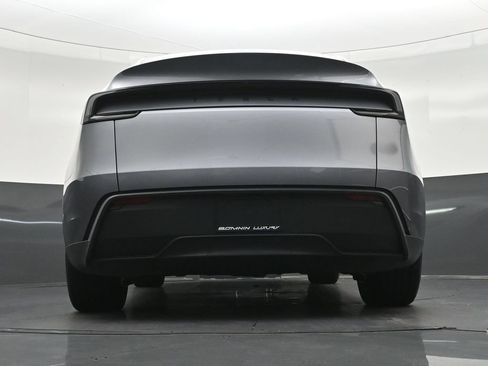 Used 2026 Tesla Model Y 2WD image 25