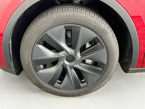 Used 2025 Tesla Model Y Long Range RWD image 11