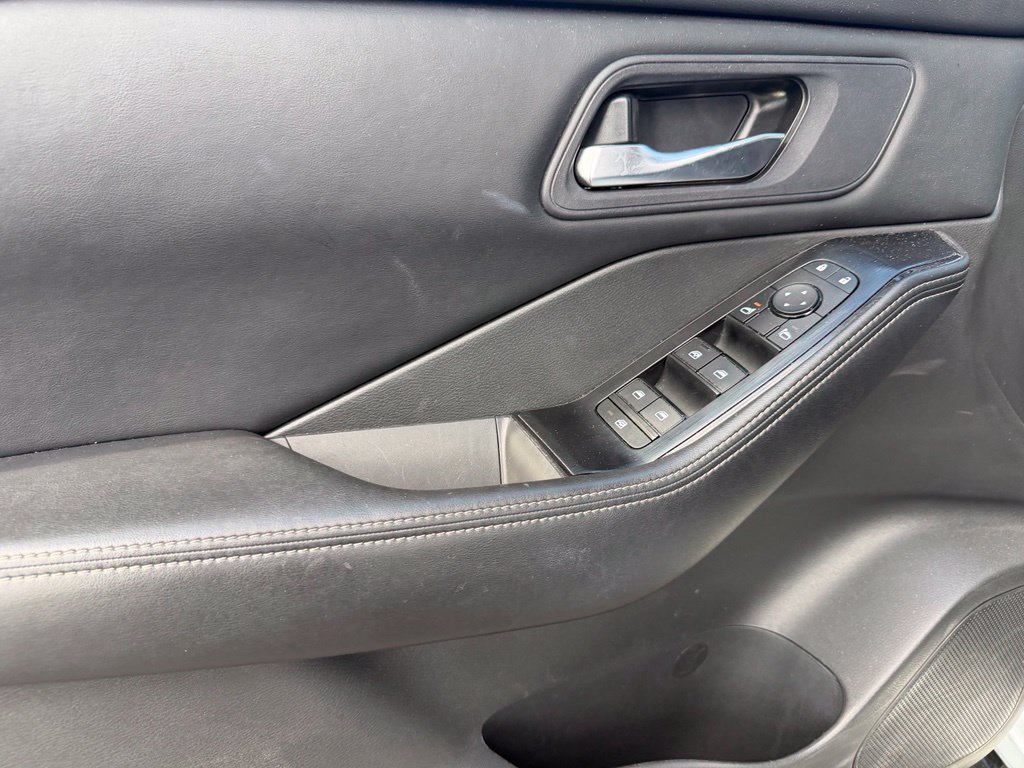 Used 2024 Nissan Rogue SV FWD image 20