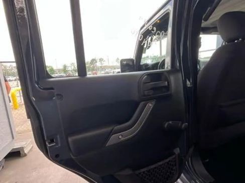 Used 2017 Jeep Wrangler Unlimited Sport w/ Connectivity Group AWD/4WD image 15
