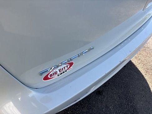 Used 2017 Chrysler Pacifica Touring w/ Tire & Wheel Group FWD image 46
