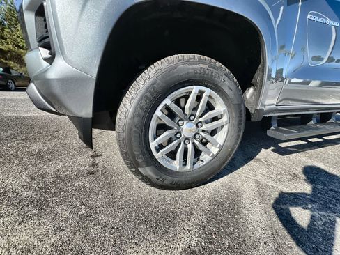 Used 2024 Chevrolet Colorado LT image 31