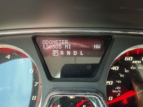 Used 2013 GMC Acadia SLE FWD image 16