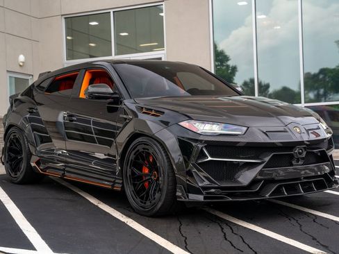 Used 2022 Lamborghini Urus AWD/4WD image 8