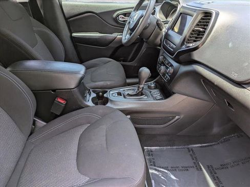Used 2021 Jeep Cherokee Latitude AWD/4WD image 19