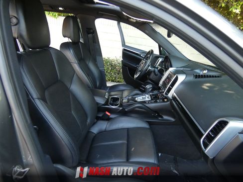 Used 2018 Porsche Cayenne AWD/4WD image 25