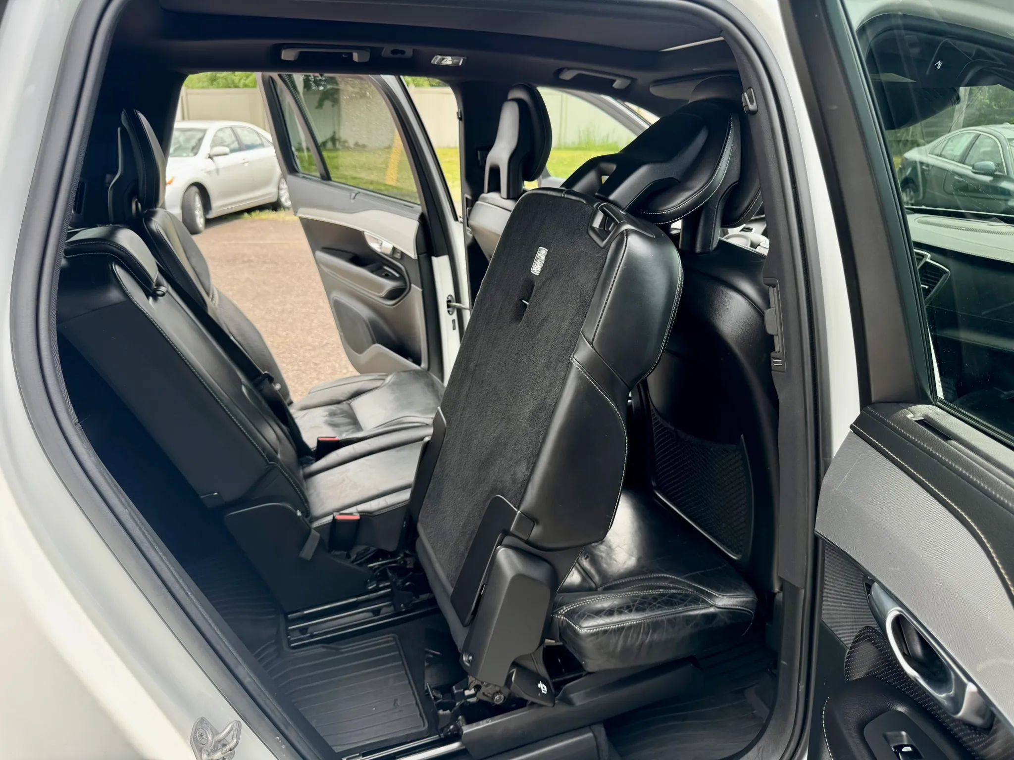 Used 2020 Volvo XC90 T6 R-Design w/ Protection Package Premier AWD/4WD image 24