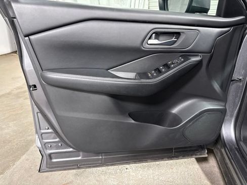 Used 2025 Nissan Rogue SV FWD image 19