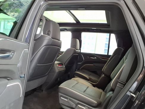 Used 2023 Cadillac Escalade Premium Luxury w/ LPO, Floor Liner Package AWD/4WD image 16