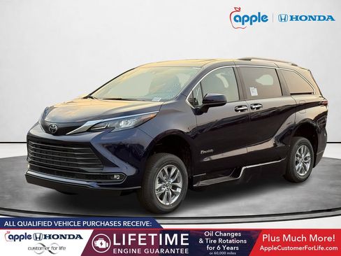 Used 2026 Toyota Sienna XLE FWD image 5