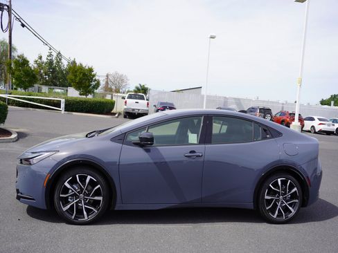 New 2026 Toyota Prius Plug-In Hybrid FWD image 6