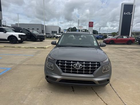 Used 2023 Hyundai Venue SEL FWD image 6