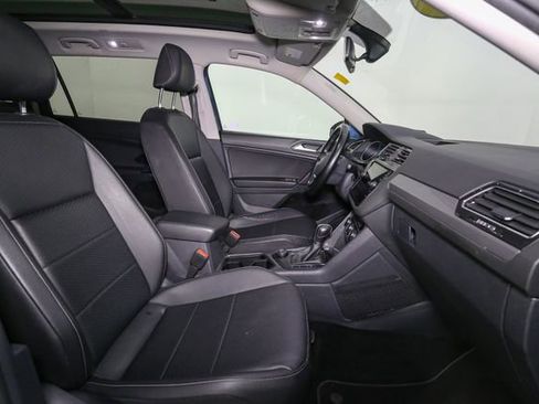 Used 2019 Volkswagen Tiguan SE w/ Panoramic Sunroof Package AWD/4WD image 16