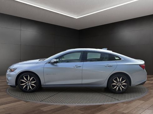 Used 2017 Chevrolet Malibu LT w/ Leather Package FWD image 5