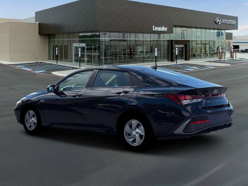 New 2026 Hyundai Elantra SE image 4