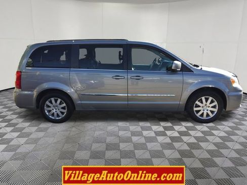 Used 2014 Chrysler Town & Country Touring w/ Trailer Tow Group image 12