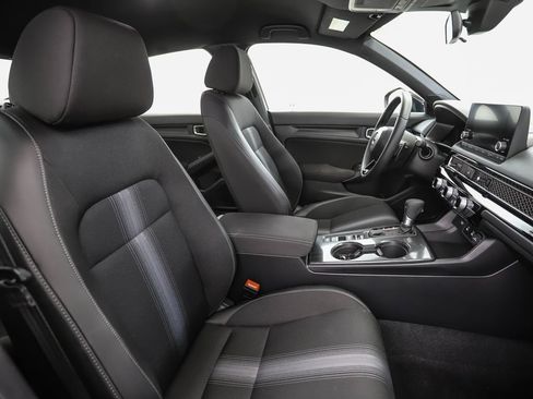 Used 2025 Honda Civic Sport image 28