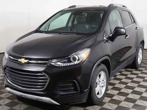 Used 2020 Chevrolet Trax LT w/ LT Convenience Package image 5