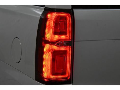 Used 2019 Chevrolet Suburban Premier image 25