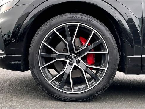 Used 2022 Audi Q8 Prestige image 12