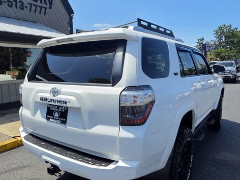 Used 2016 Toyota 4Runner SR5 AWD/4WD image 6