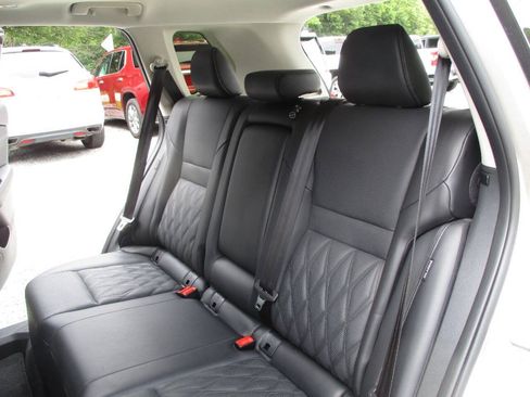 Used 2024 Nissan Rogue Platinum w/ Platinum Premium Package FWD image 32