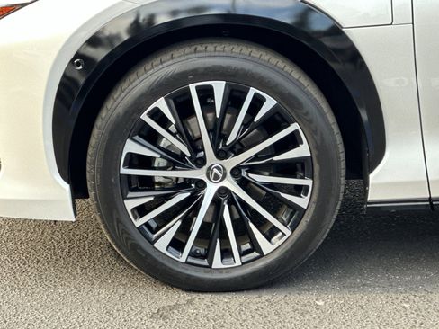 Used 2023 Lexus RZ 450e Premium image 32