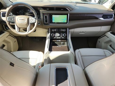 Used 2022 GMC Yukon XL Denali image 13