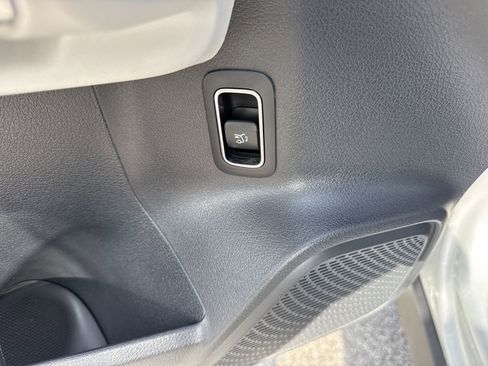 Certified 2022 Mercedes-Benz GLB 250 4MATIC image 39