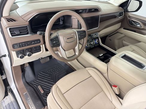 Used 2022 GMC Yukon Denali w/ Denali Ultimate Package AWD/4WD image 4