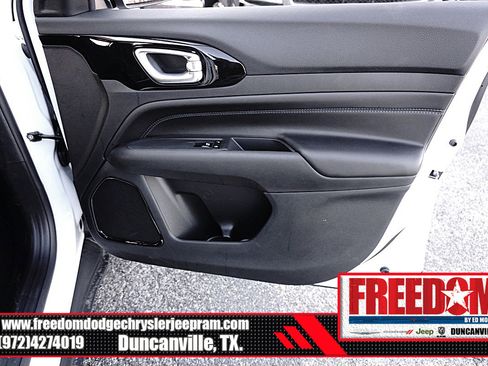 New 2026 Jeep Compass Latitude image 41